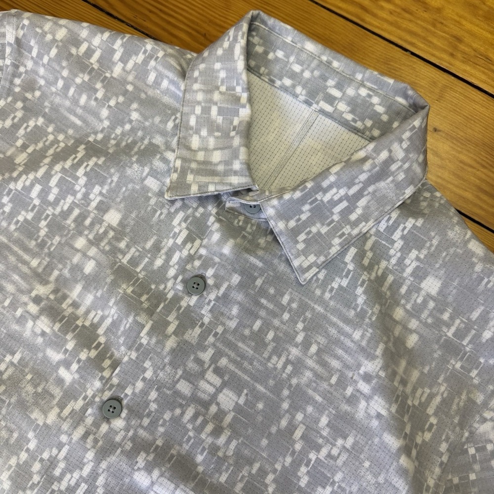 Lululemon Airing Easy Camp Collar Shirt Men's Large Short Sleeve Button Up Gray - Picture 2 of 8